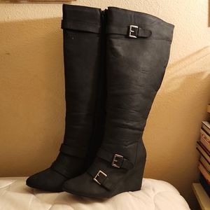 SALE TODAY ONLY!!! Knee-high black boots 9w never worn